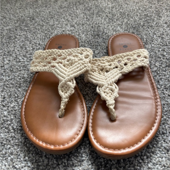 Shade & Shore Women's Cream Macramé Toe-Post Sandals with Tan Footbed - Picture 3 of 4